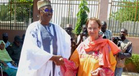Verleihung des kamerunischen Nationalordens „Chevalier“ an Elke Scheiner